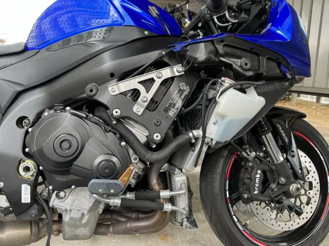 GSX-R1000L6】サイドカウルの外し方【メンテ】 | 夢を見たんだ